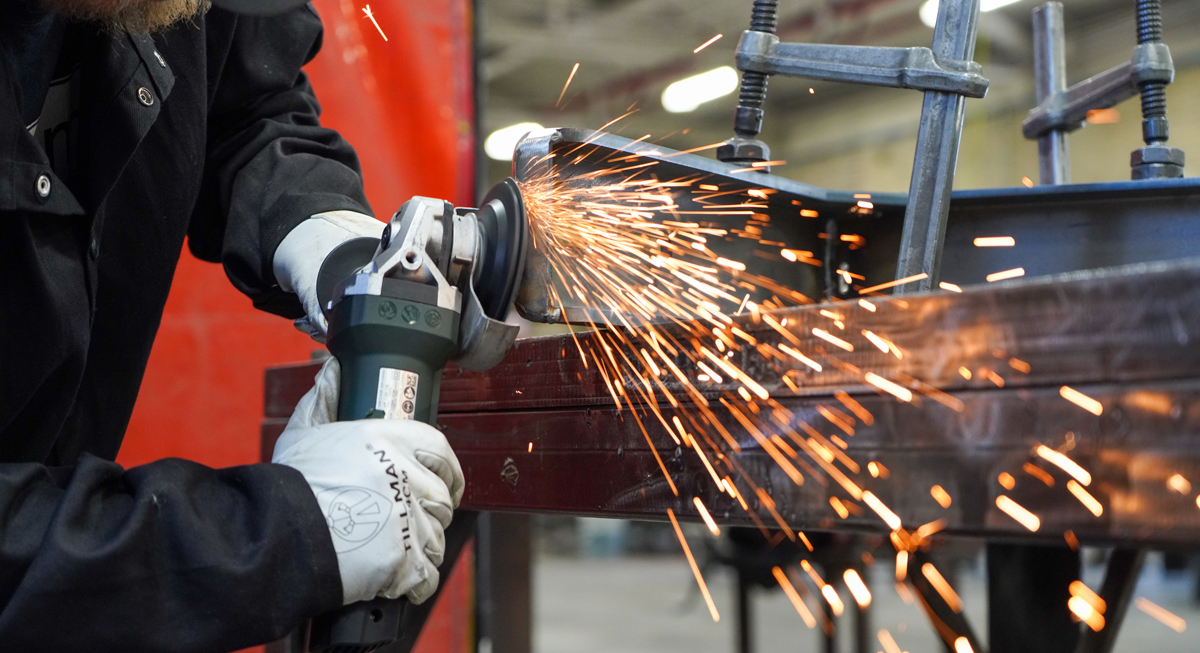 3D Max resin fiber disc grinding a weld.